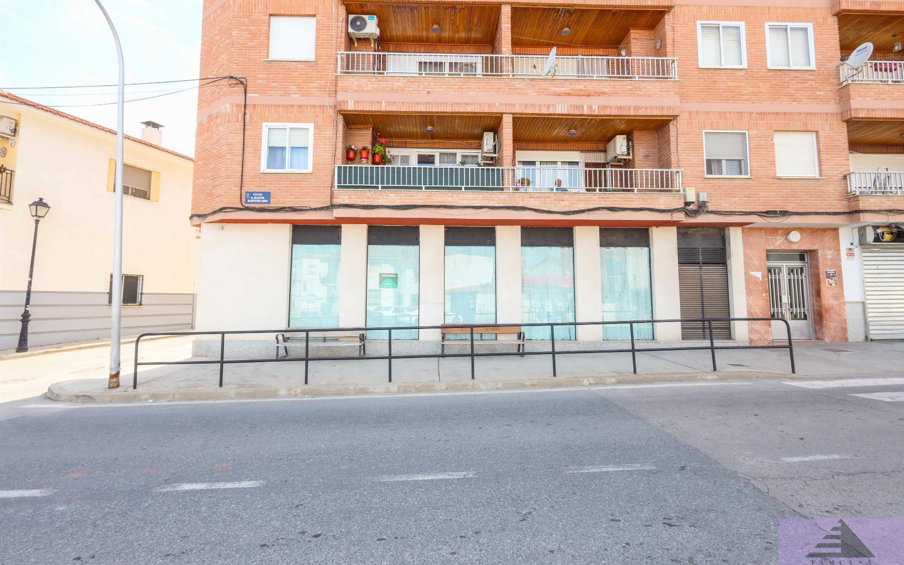 For sale of commercial in Estremera