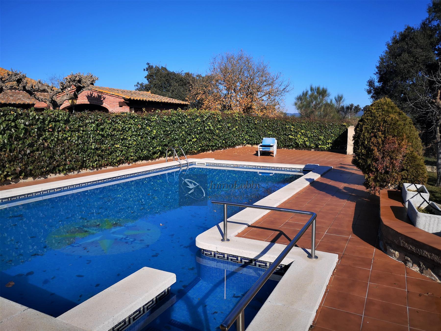 For sale of house in Llagostera