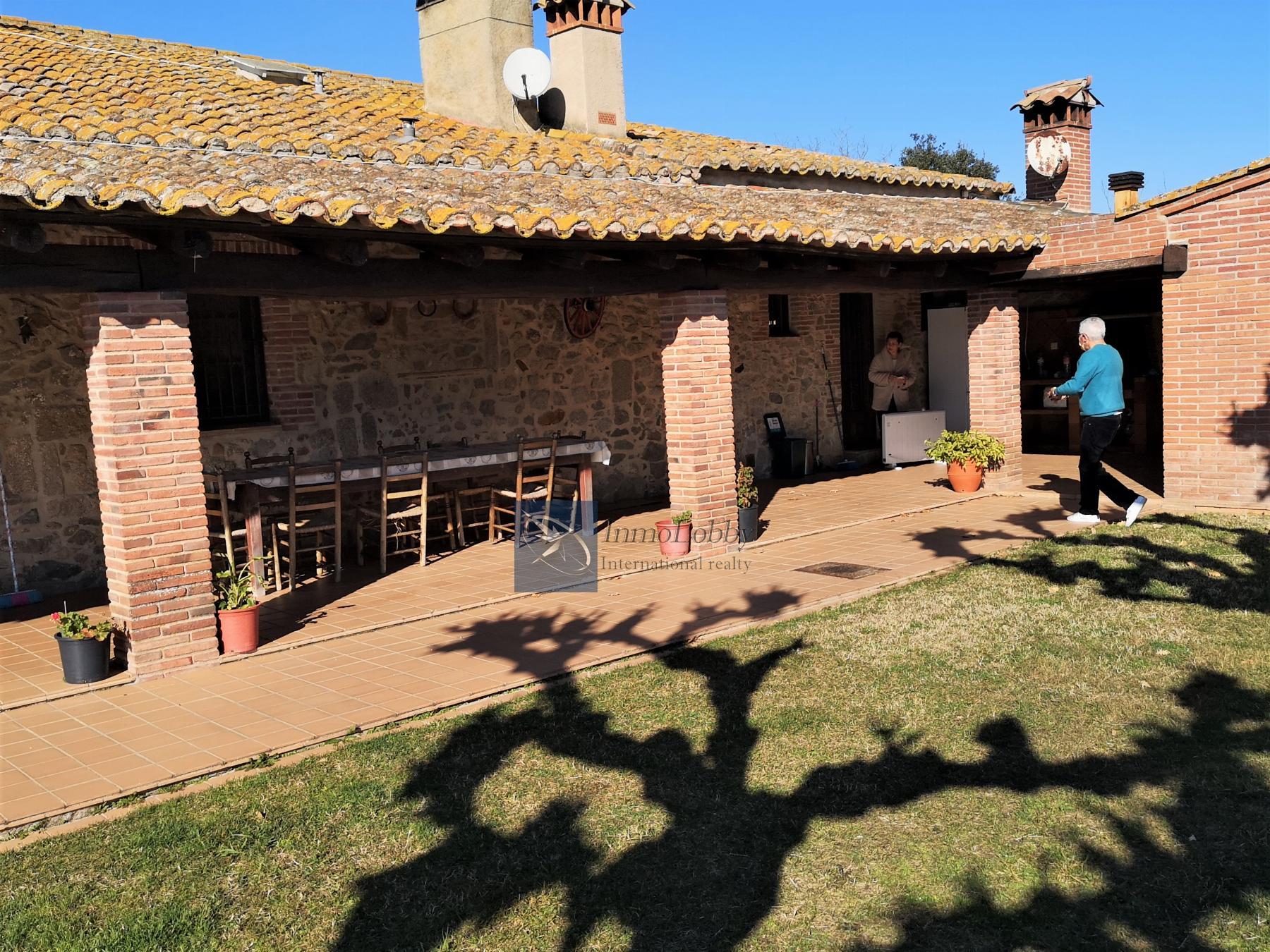 For sale of house in Llagostera