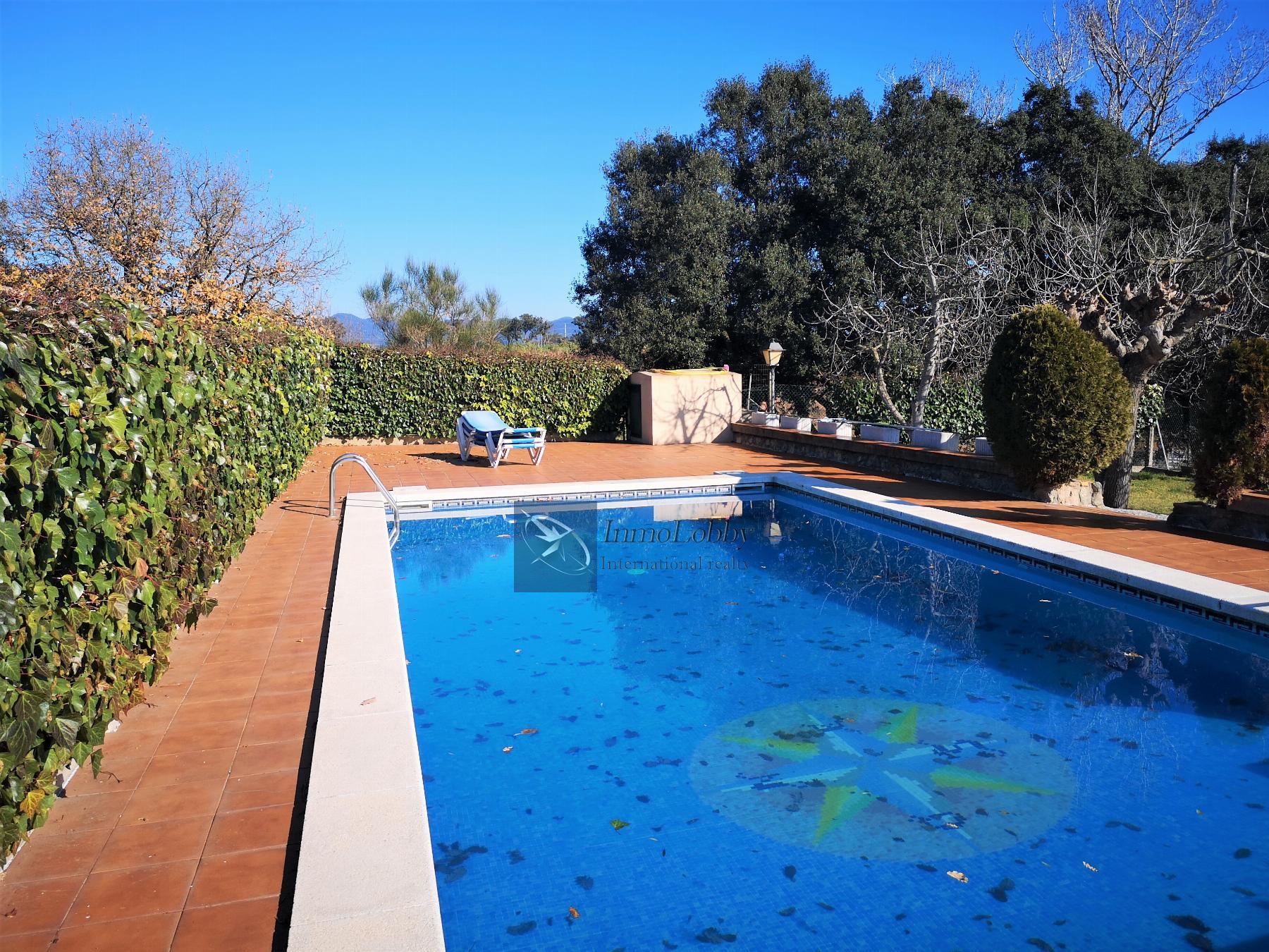 For sale of house in Llagostera