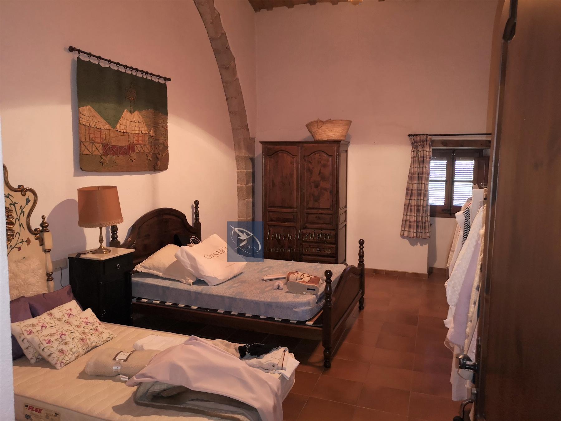For sale of house in Llagostera