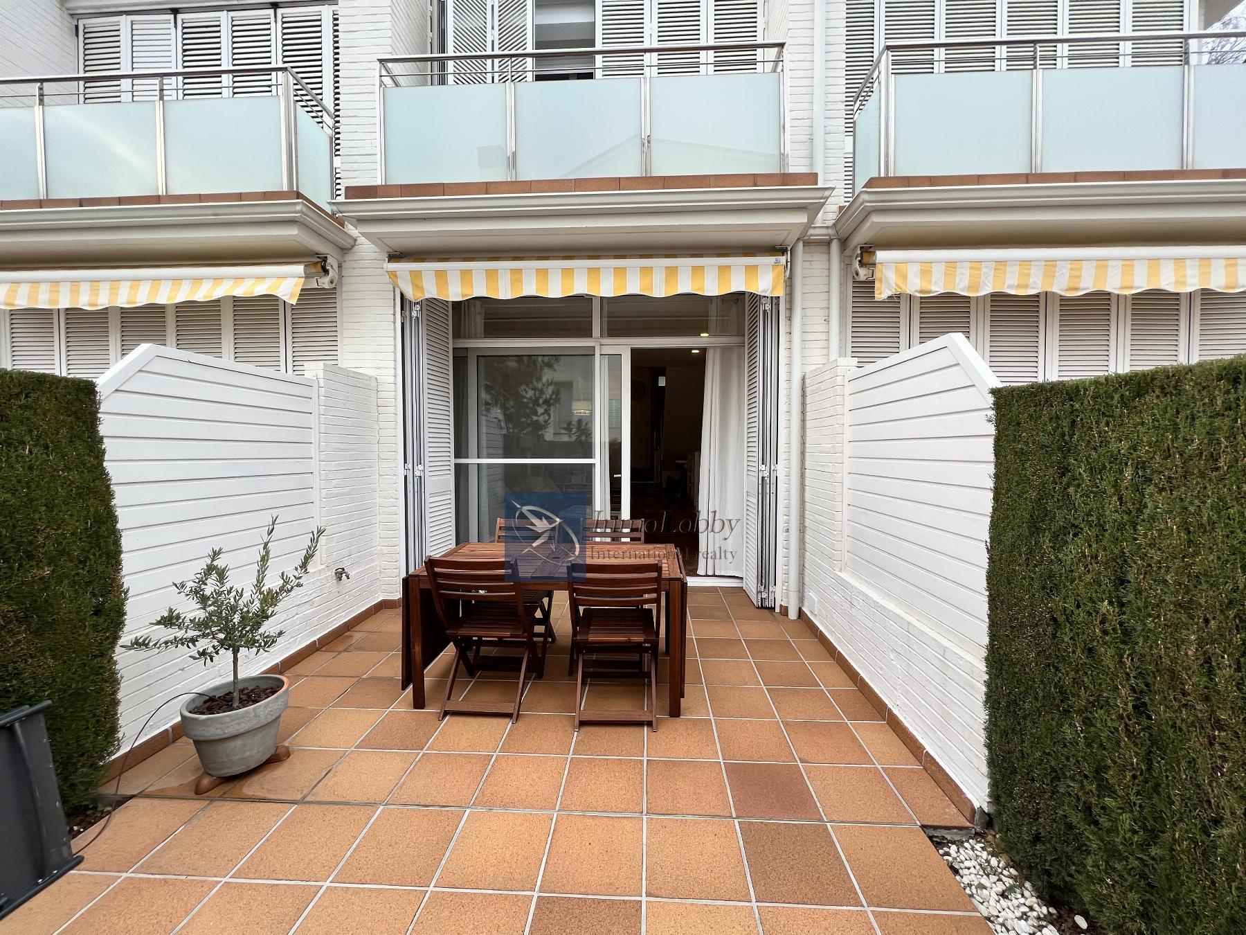 Miete von appartement in
 S´Agaro