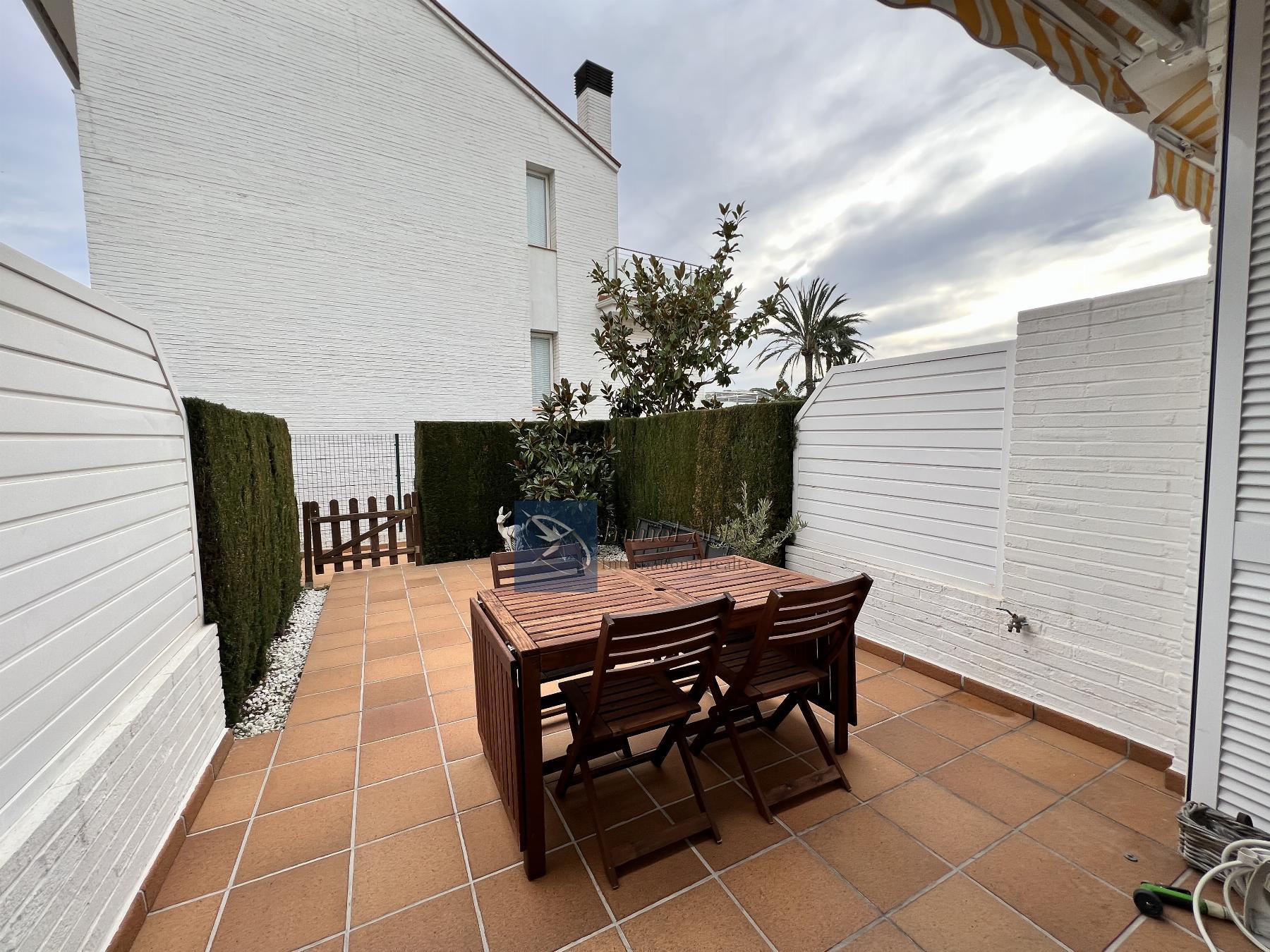 Miete von appartement in
 S´Agaro