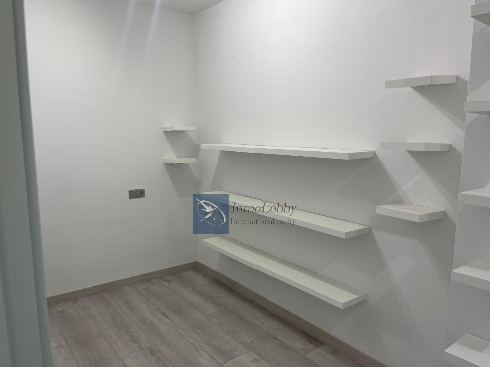 Kleiderschrank