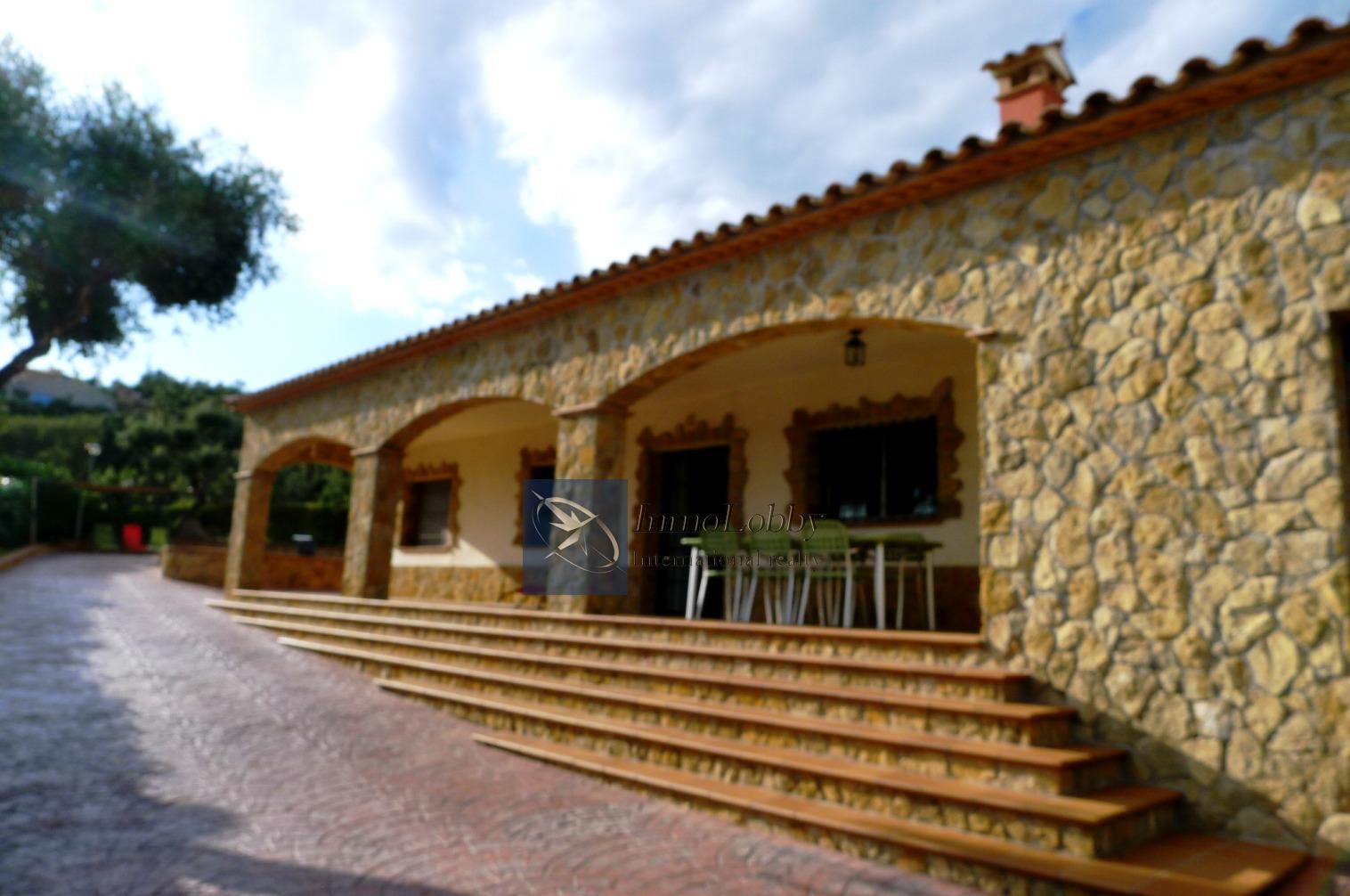For sale of chalet in Castell d´Aro