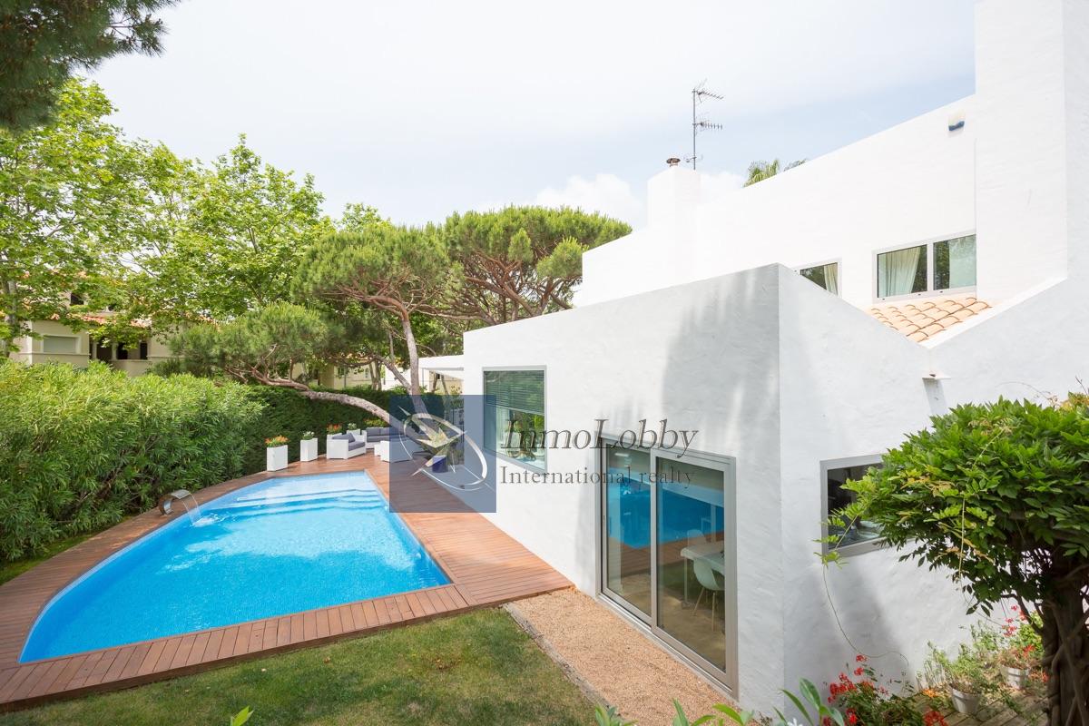 Zu verkaufen von villa in
 S´Agaro Zu verkaufen von villa in
 S´Agaro