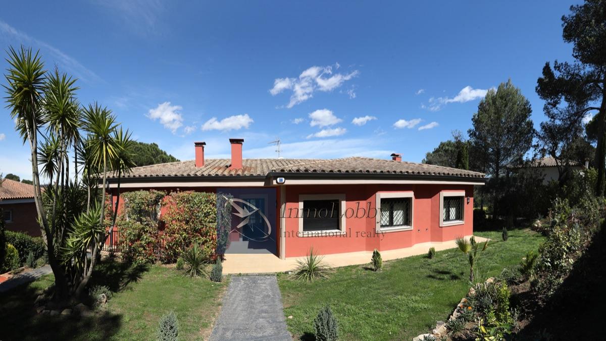 For sale of house in Santa Cristina D´aro