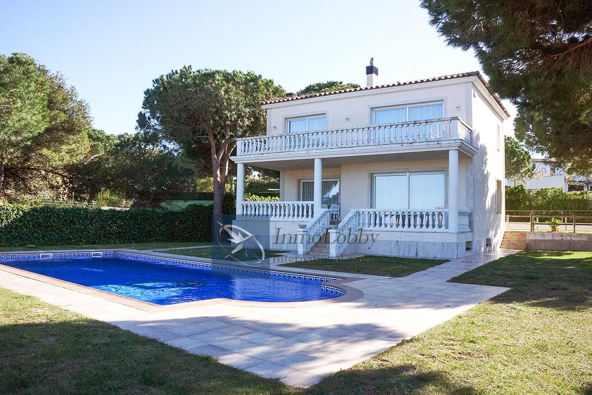 For sale of villa in S´Agaro