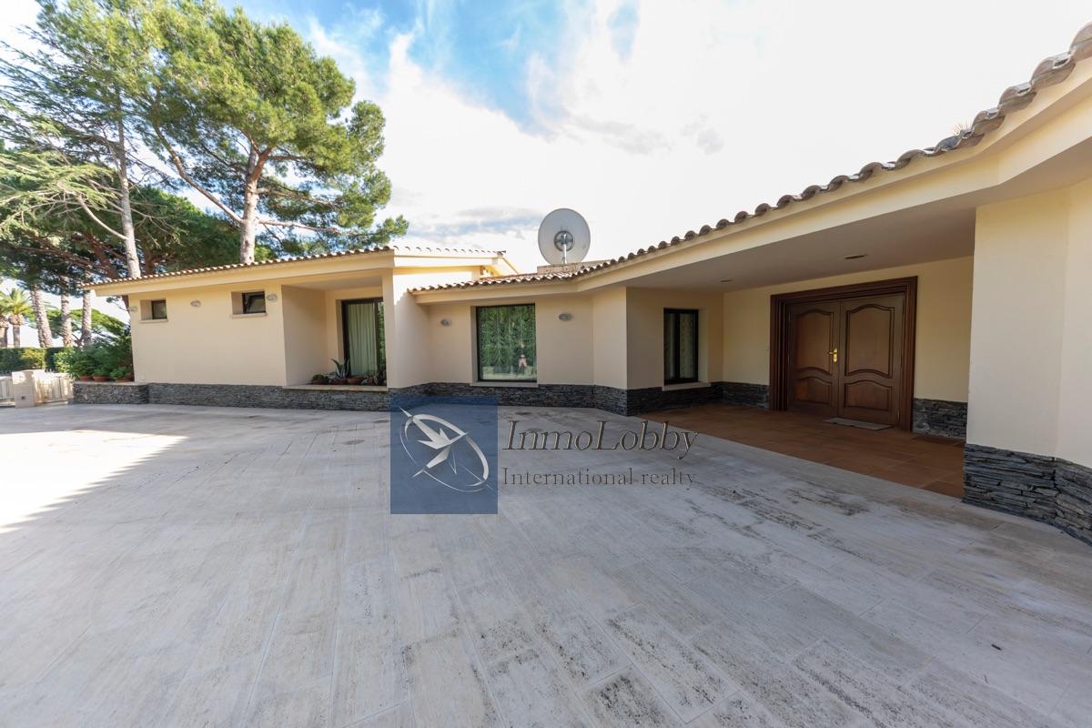 For sale of villa in S´Agaro