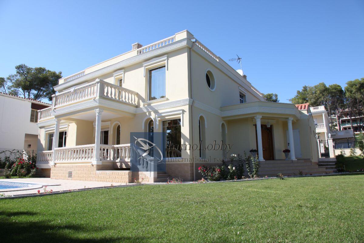 For sale of villa in Castell-Platja d´Aro