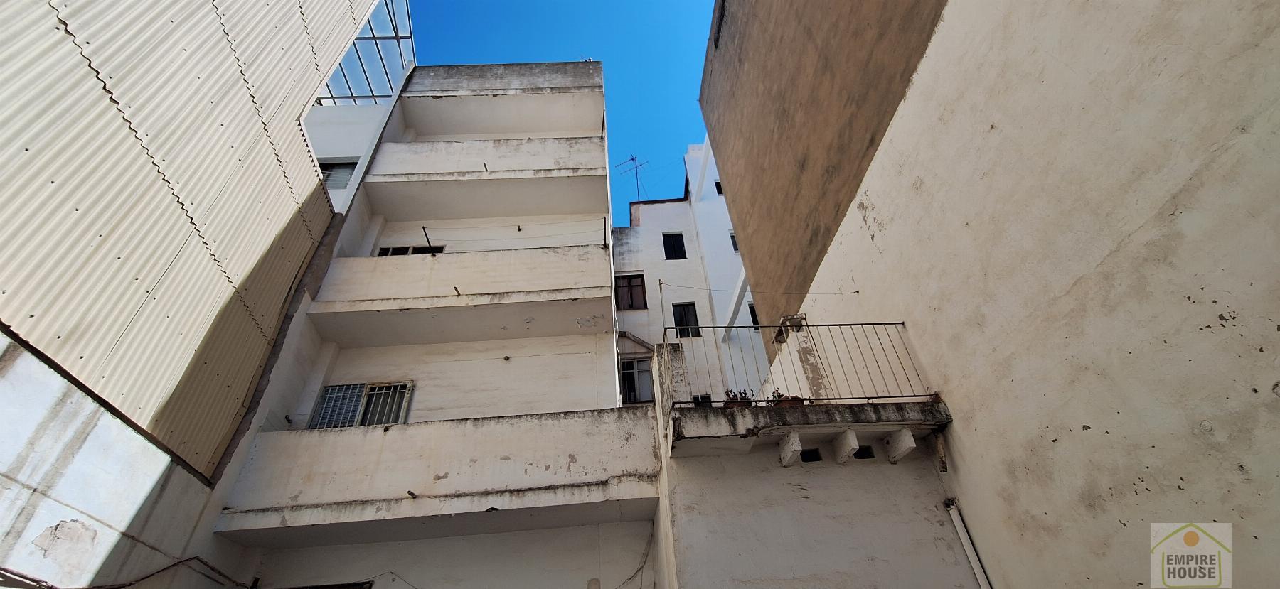 For sale of building in Algemesí
