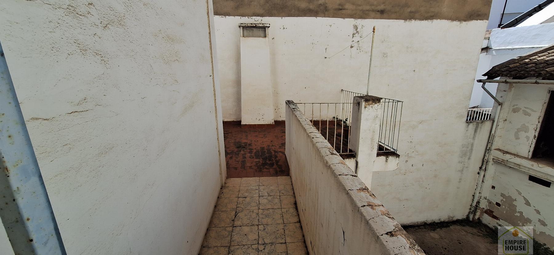 For sale of building in Algemesí