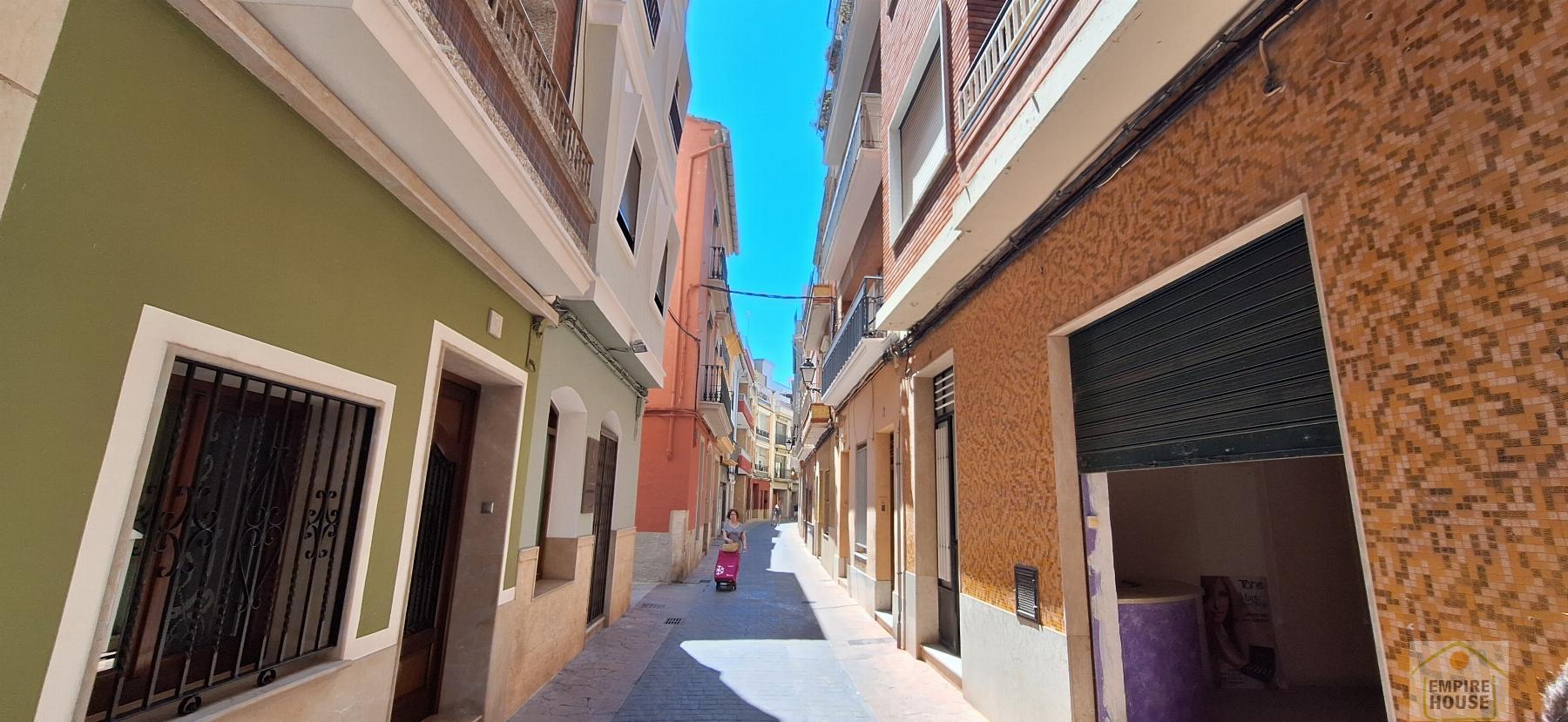 For sale of building in Algemesí