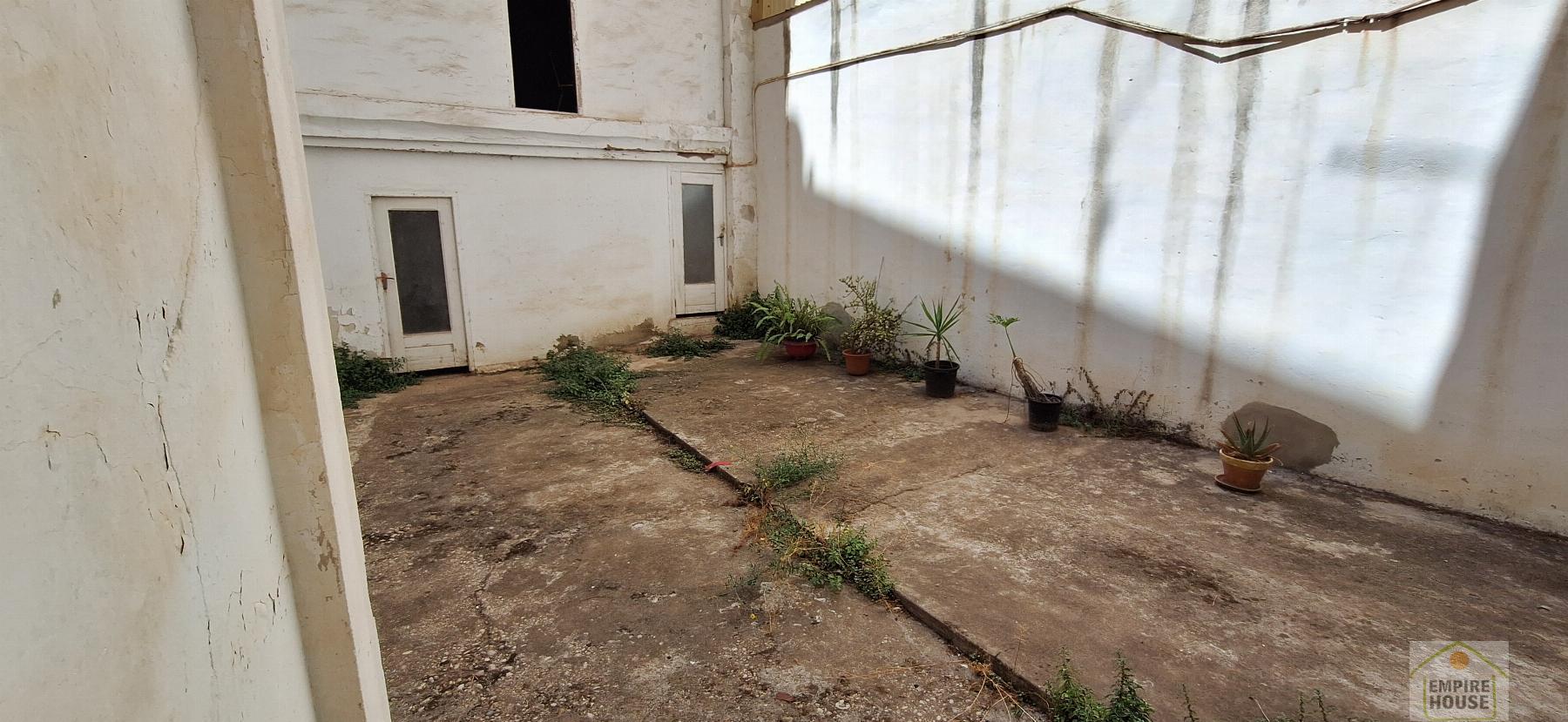 For sale of building in Algemesí