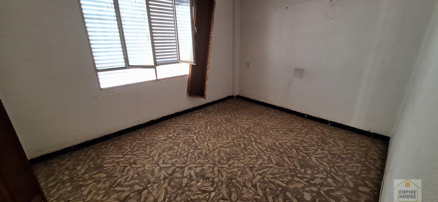 For sale of building in Algemesí