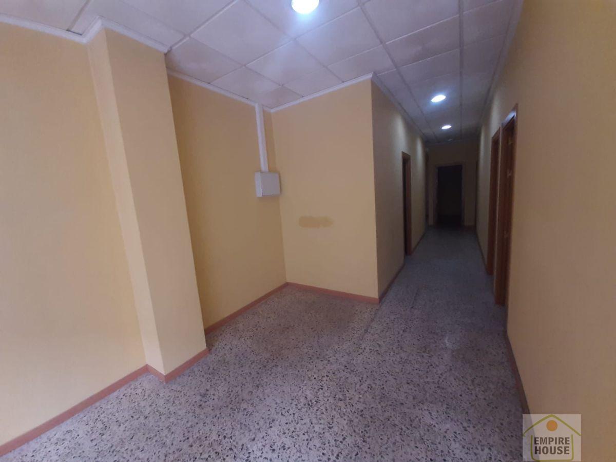For sale of commercial in Alzira