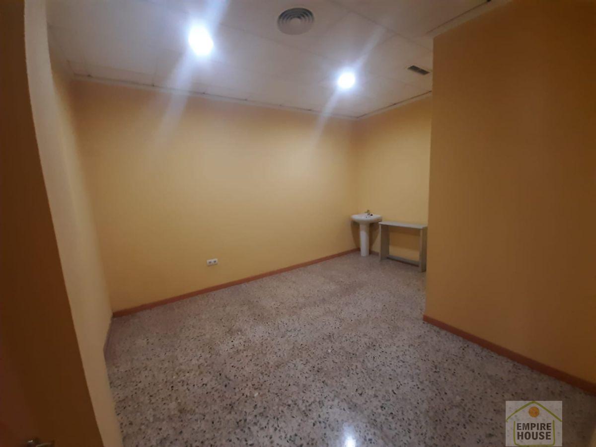 For sale of commercial in Alzira