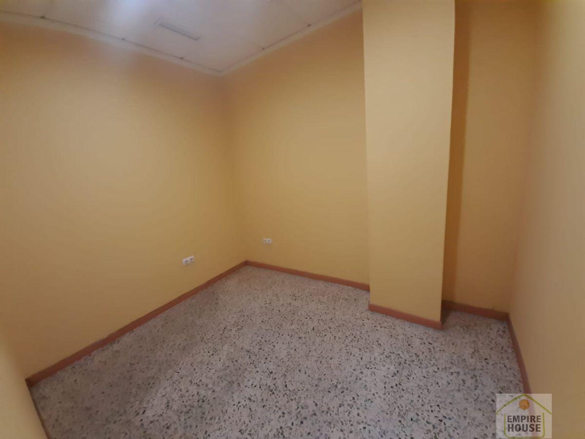 For sale of commercial in Alzira