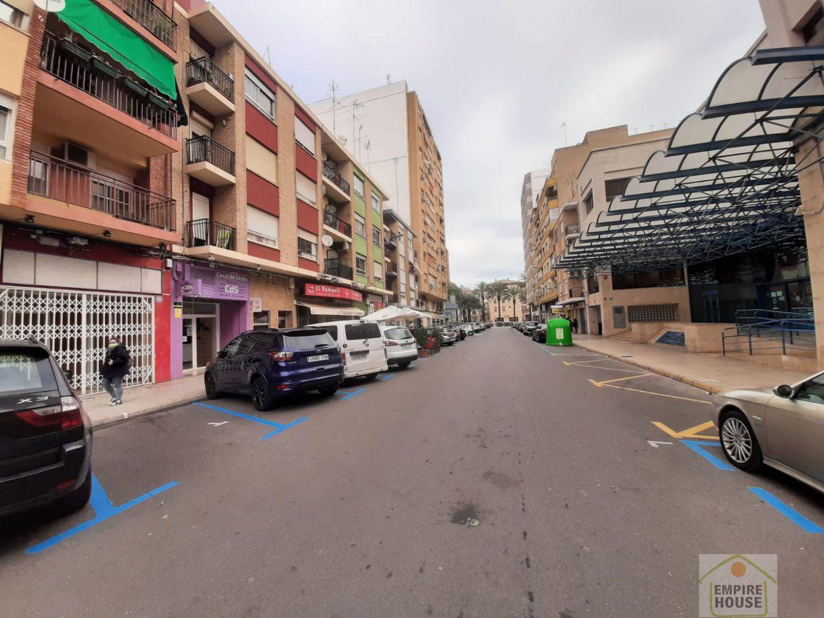 For sale of commercial in Alzira