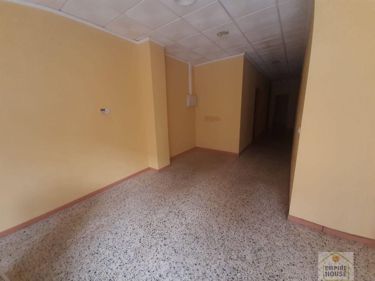 For sale of commercial in Alzira
