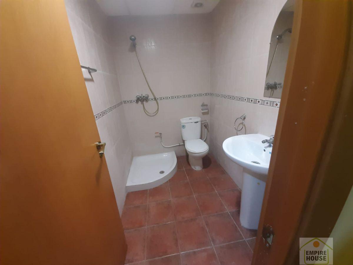 For sale of commercial in Alzira