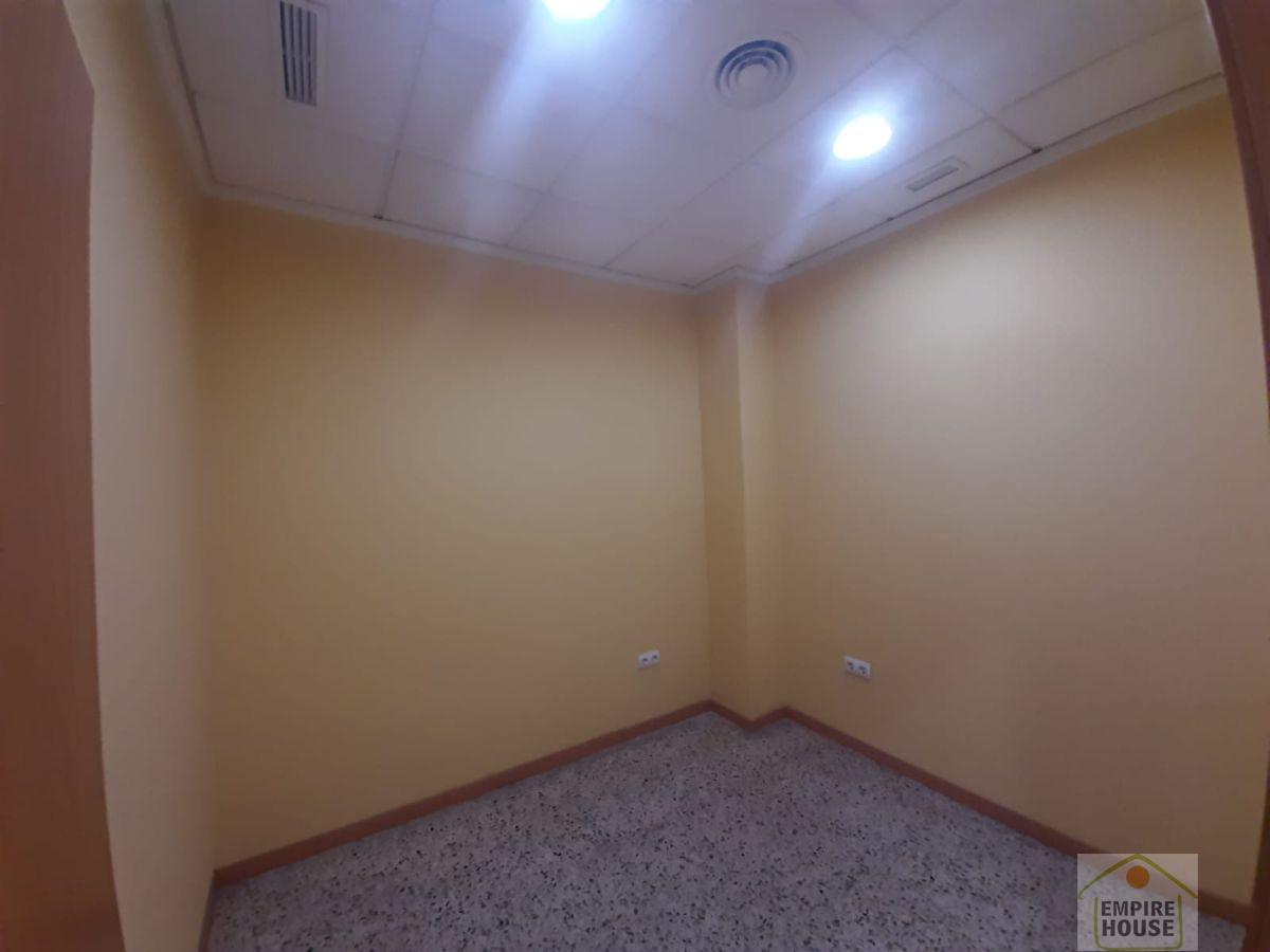 For sale of commercial in Alzira