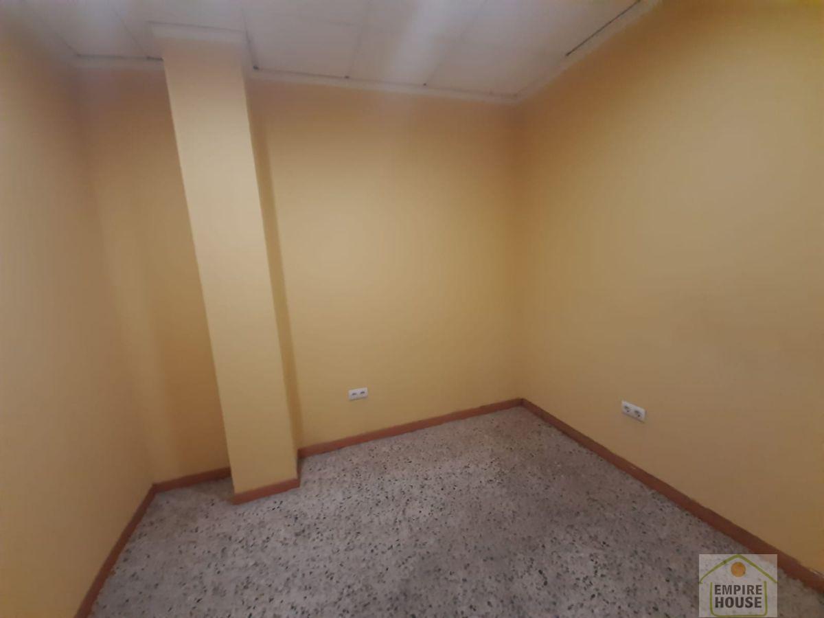 For sale of commercial in Alzira