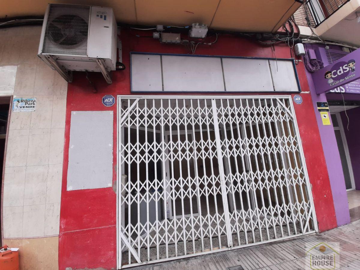 For sale of commercial in Alzira