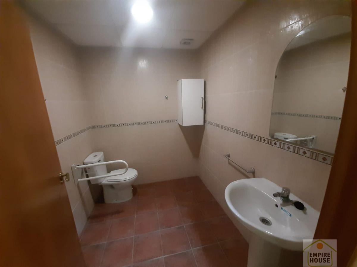 For sale of commercial in Alzira