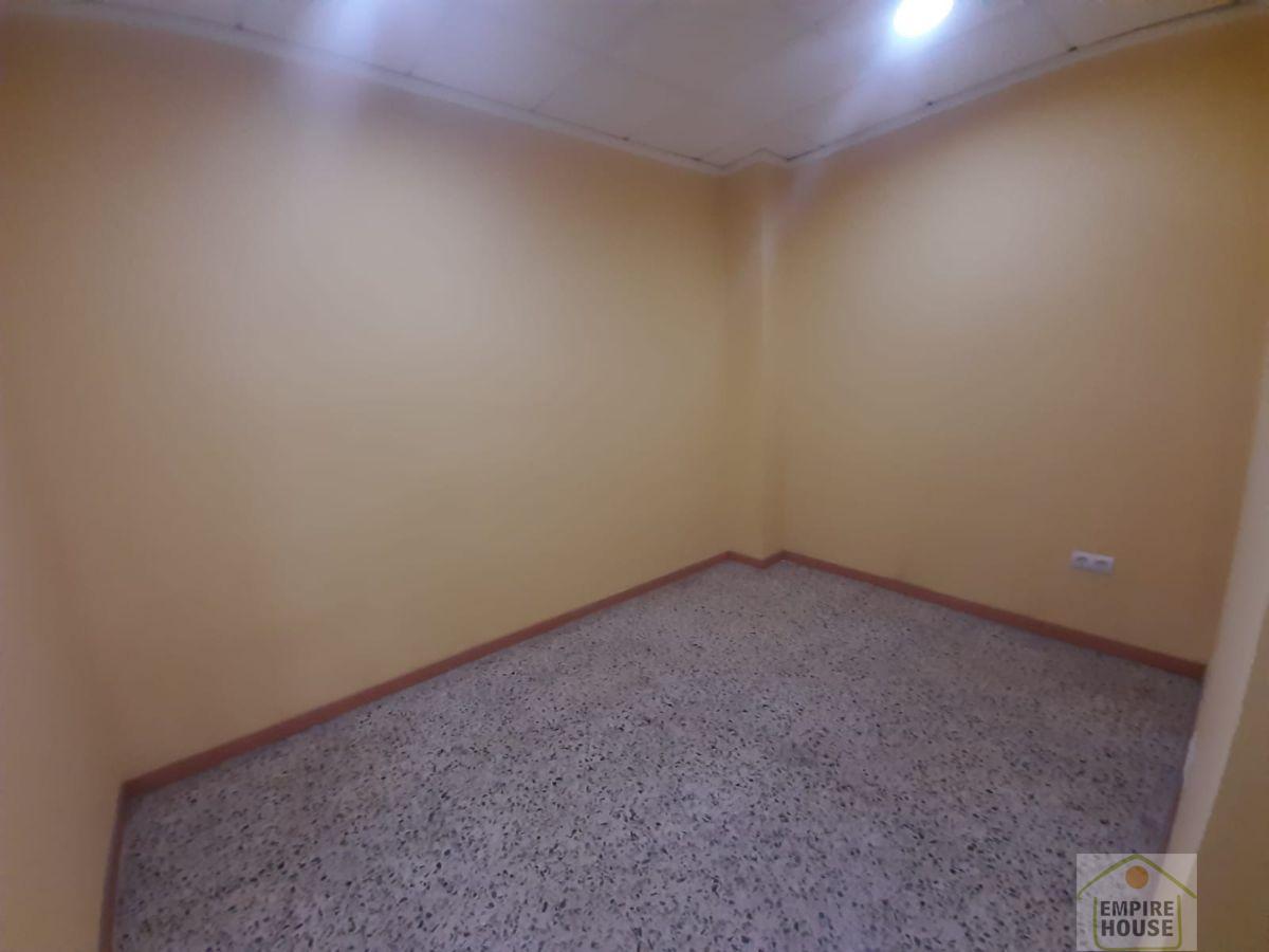 For sale of commercial in Alzira