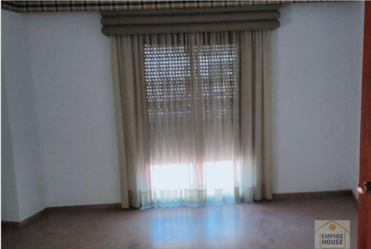 For sale of flat in Carcaixent