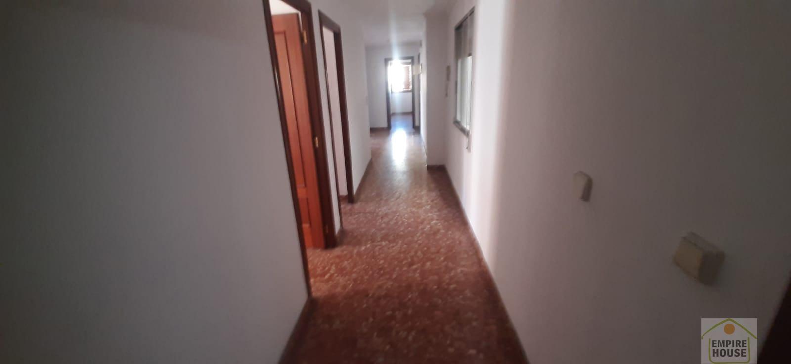 For sale of flat in Carcaixent