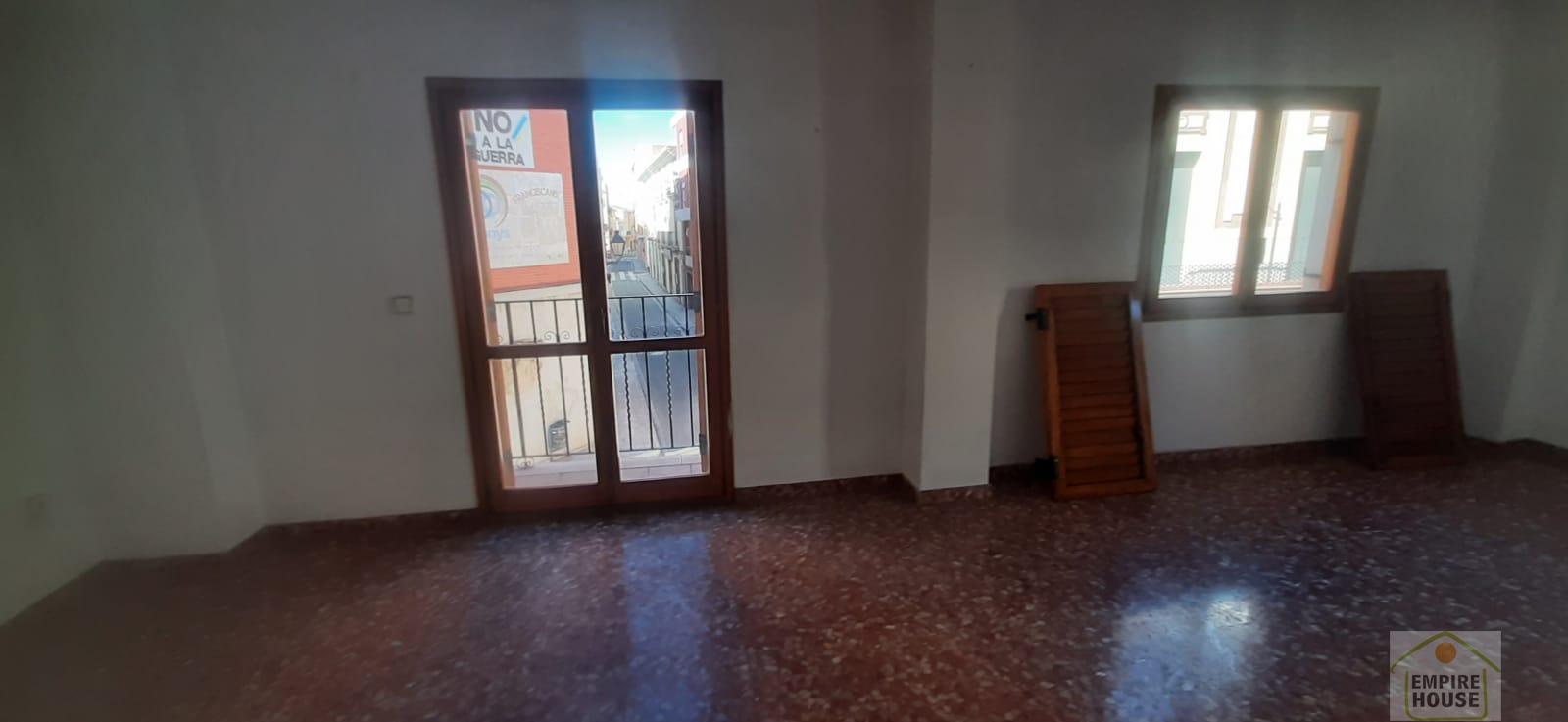 For sale of flat in Carcaixent