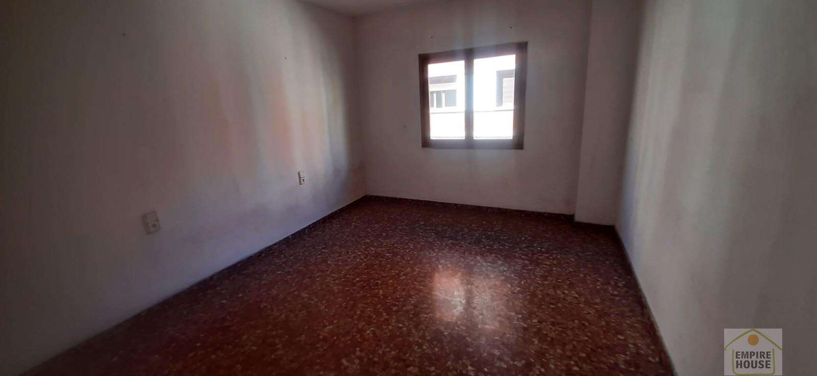 For sale of flat in Carcaixent