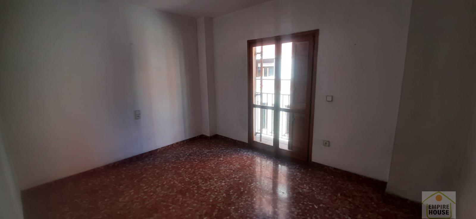 For sale of flat in Carcaixent