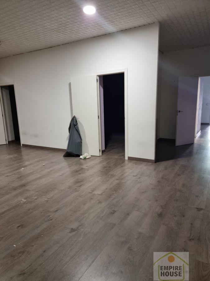 For rent of commercial in Valencia