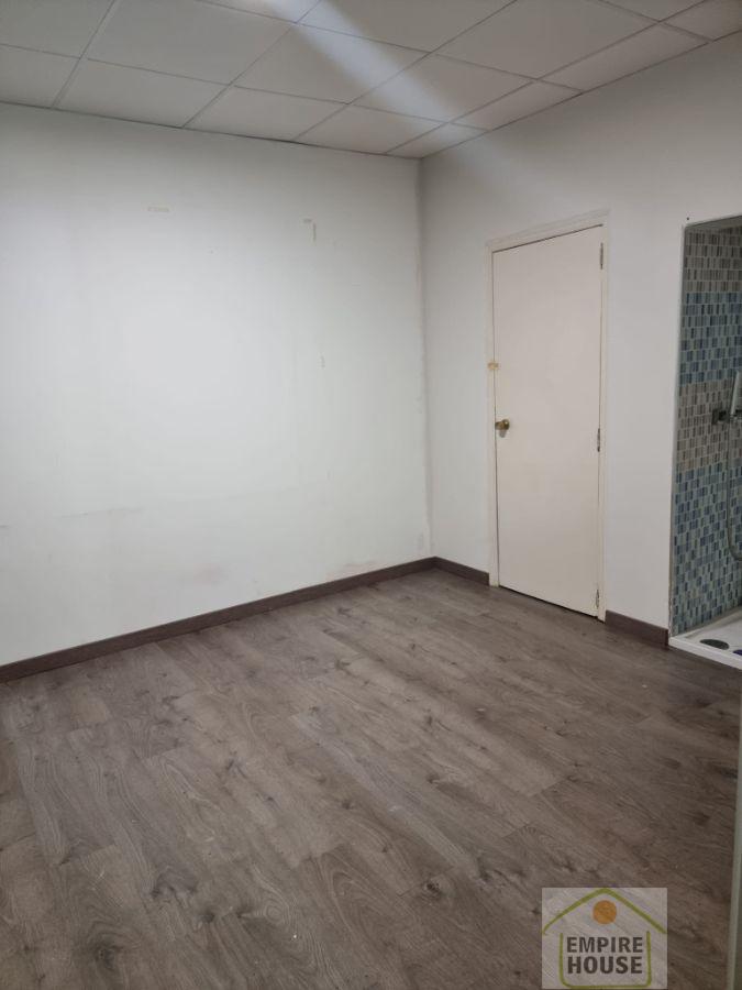 For rent of commercial in Valencia