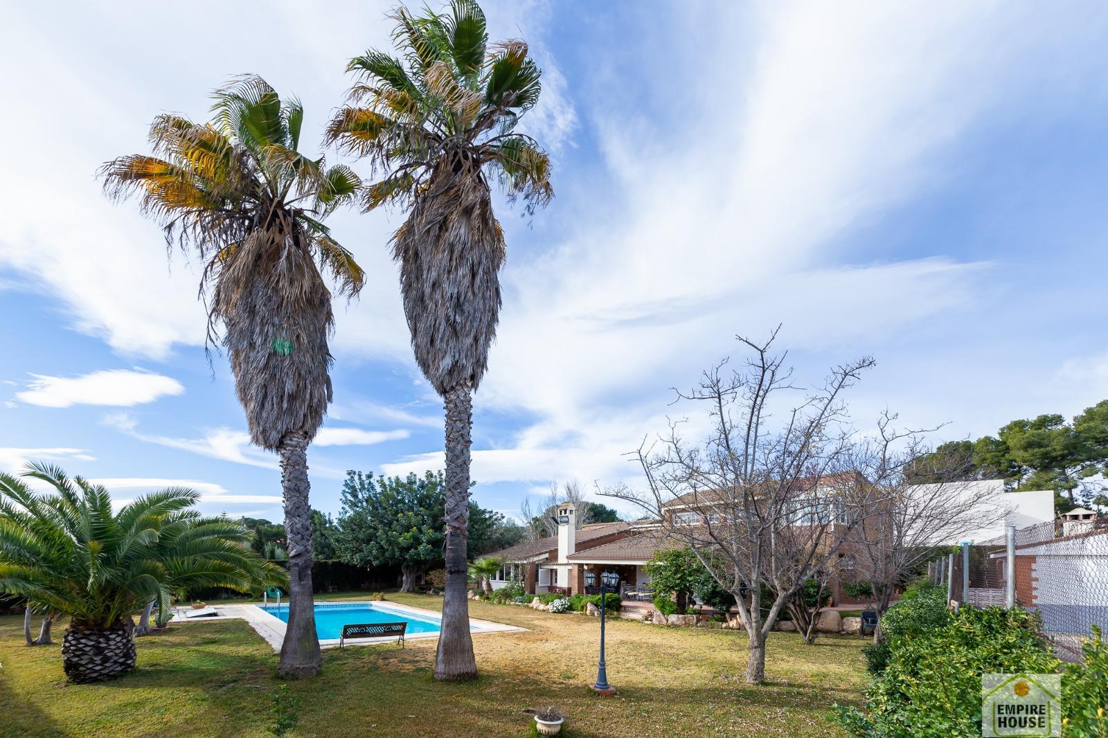 Venta de chalet en Chiva