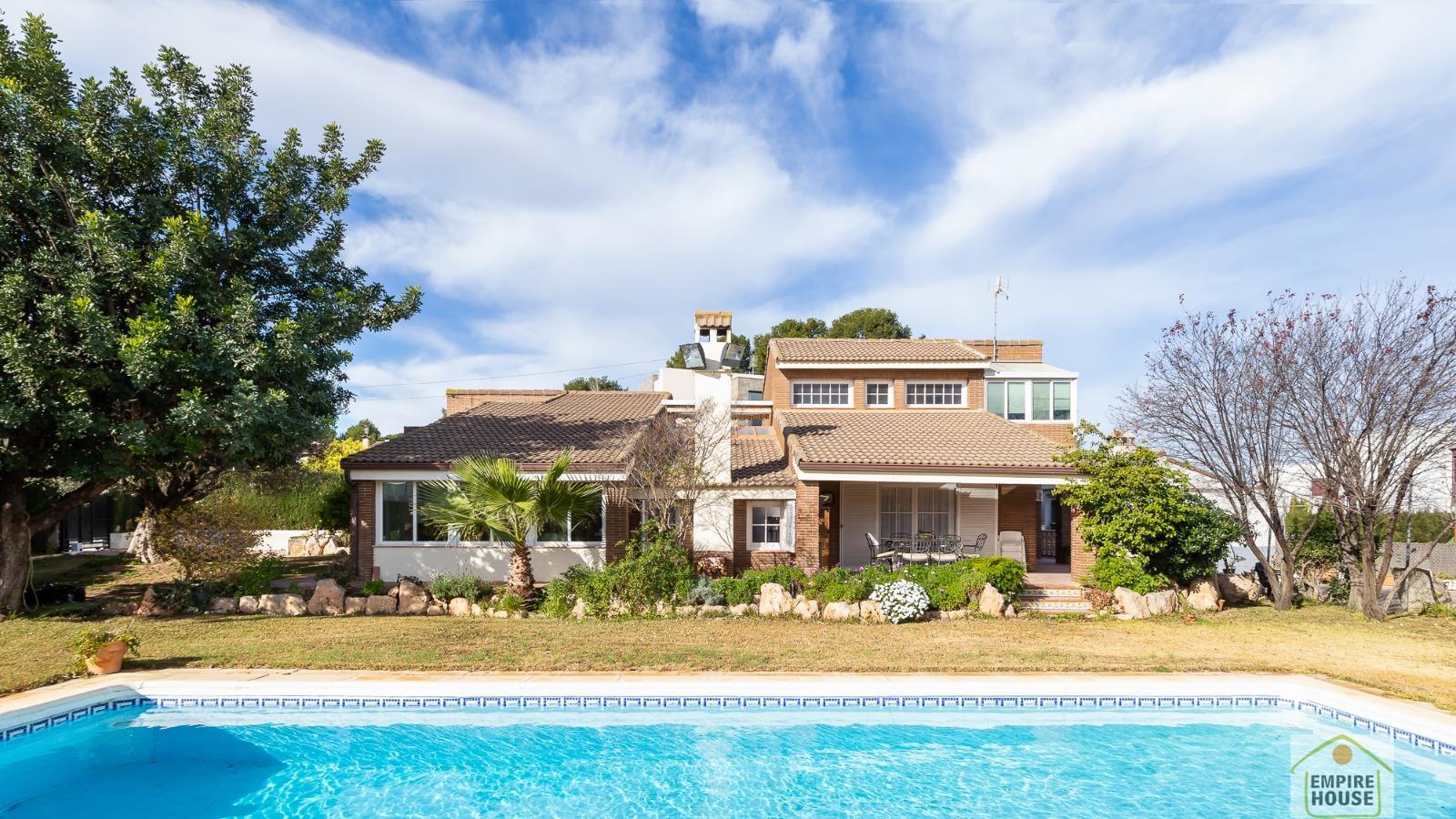 For sale of chalet in Chiva