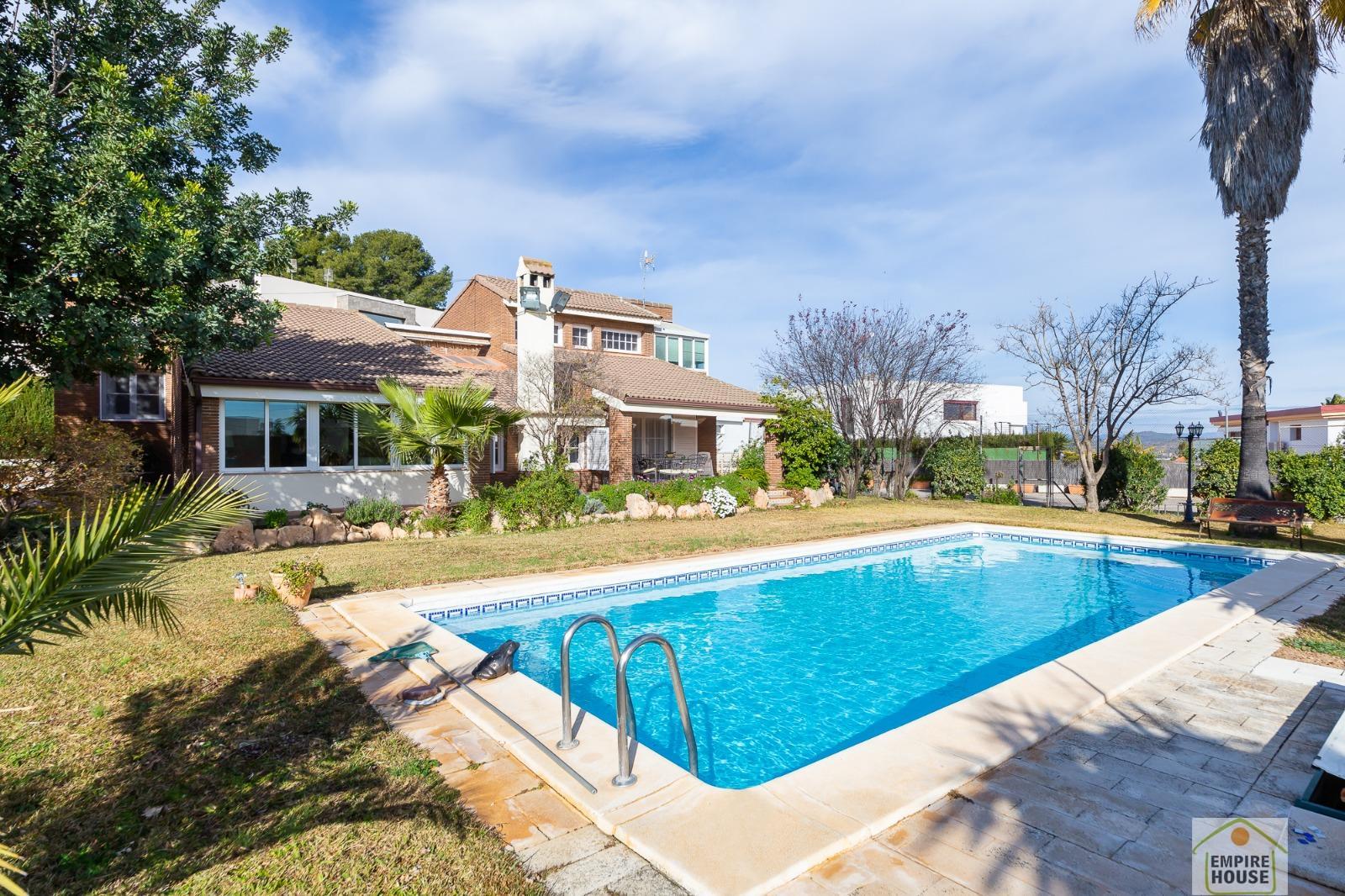 Venta de chalet en Chiva