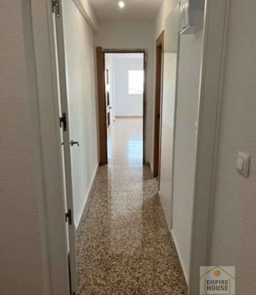 For rent of flat in La Pobla de Vallbona