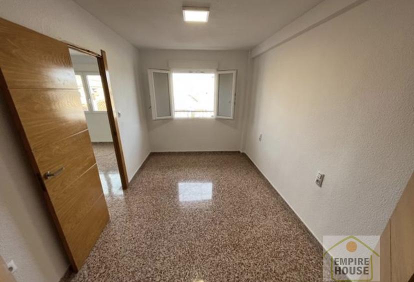 For rent of flat in La Pobla de Vallbona