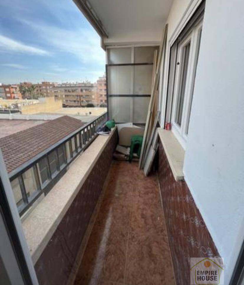 For rent of flat in La Pobla de Vallbona