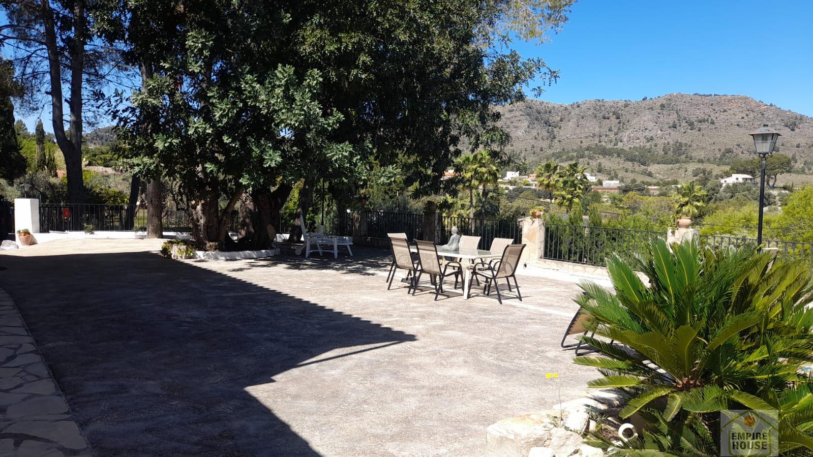 For sale of chalet in Xàtiva