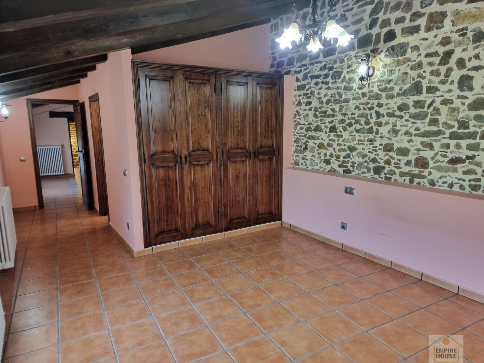 For sale of villa in Nogueruelas