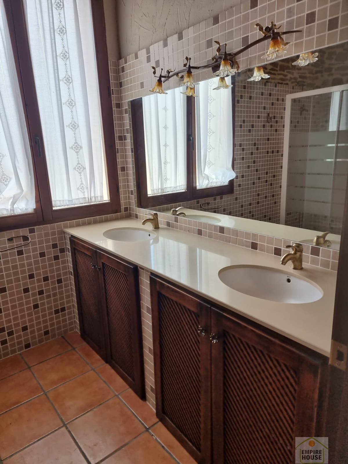 For sale of villa in Nogueruelas