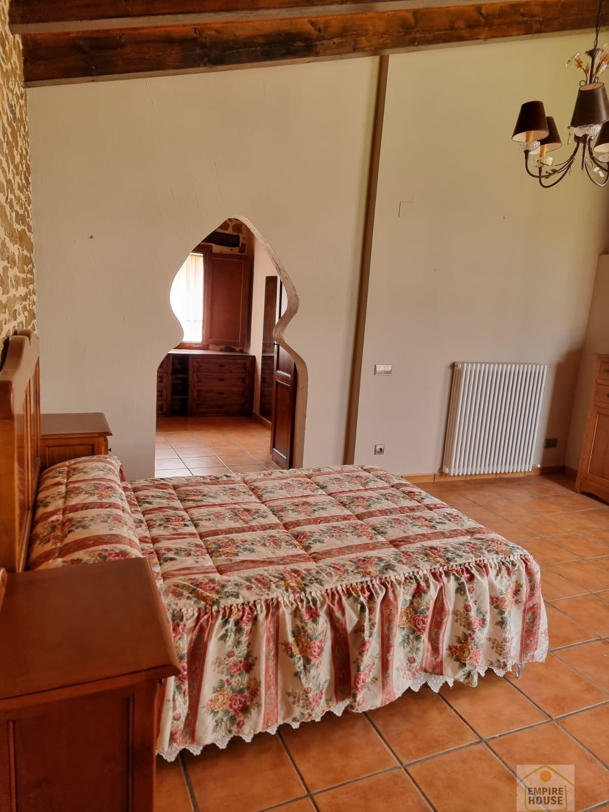 For sale of villa in Nogueruelas