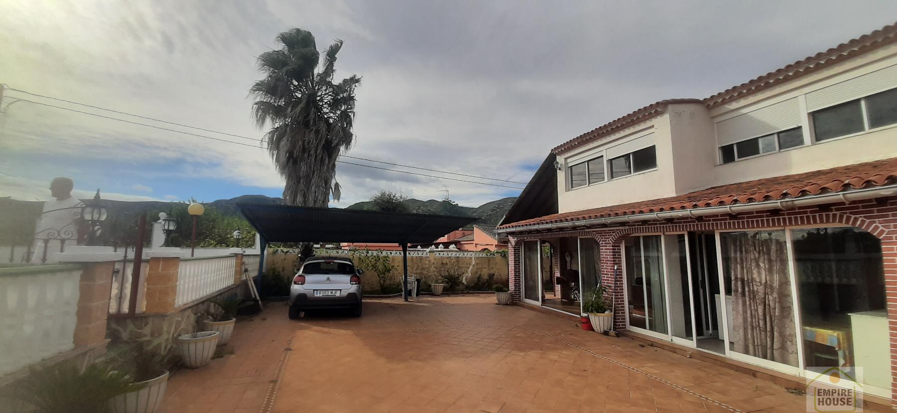 For sale of chalet in Alzira