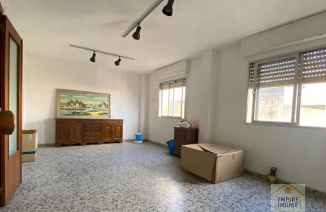 For sale of flat in Carcaixent