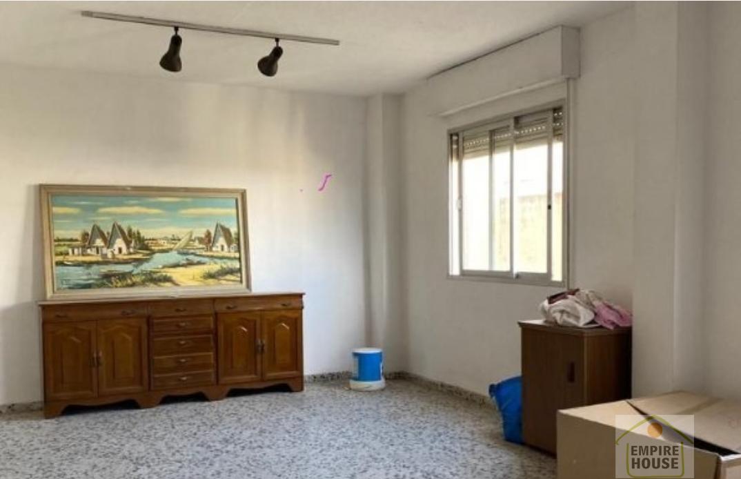 For sale of flat in Carcaixent